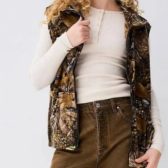 NWT Camo pattern fleece vest - Picture 3 of 3